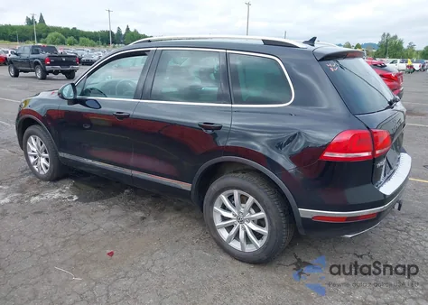 2016 Volkswagen Touareg Sport/Lux/Executive z USA, uszkodzony, nr VIN WVGEF9BP2GD002219